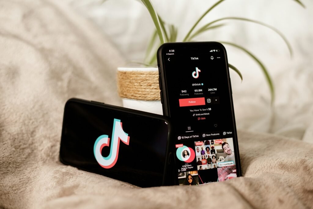 Tendencias virales en TikTok 2025: bailes, moda y creatividad con IA