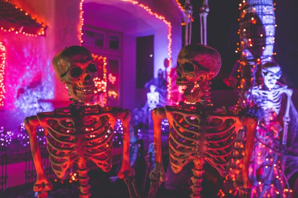 Los disfraces de Halloween 2025 combinan cultura pop, anime y nostalgia digital.